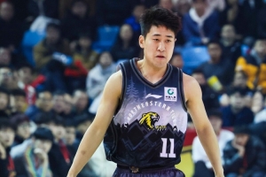 进球后伤退！！！法国1-0胜土耳其，，，姆巴佩首次上脚昂跑球鞋出战角逐